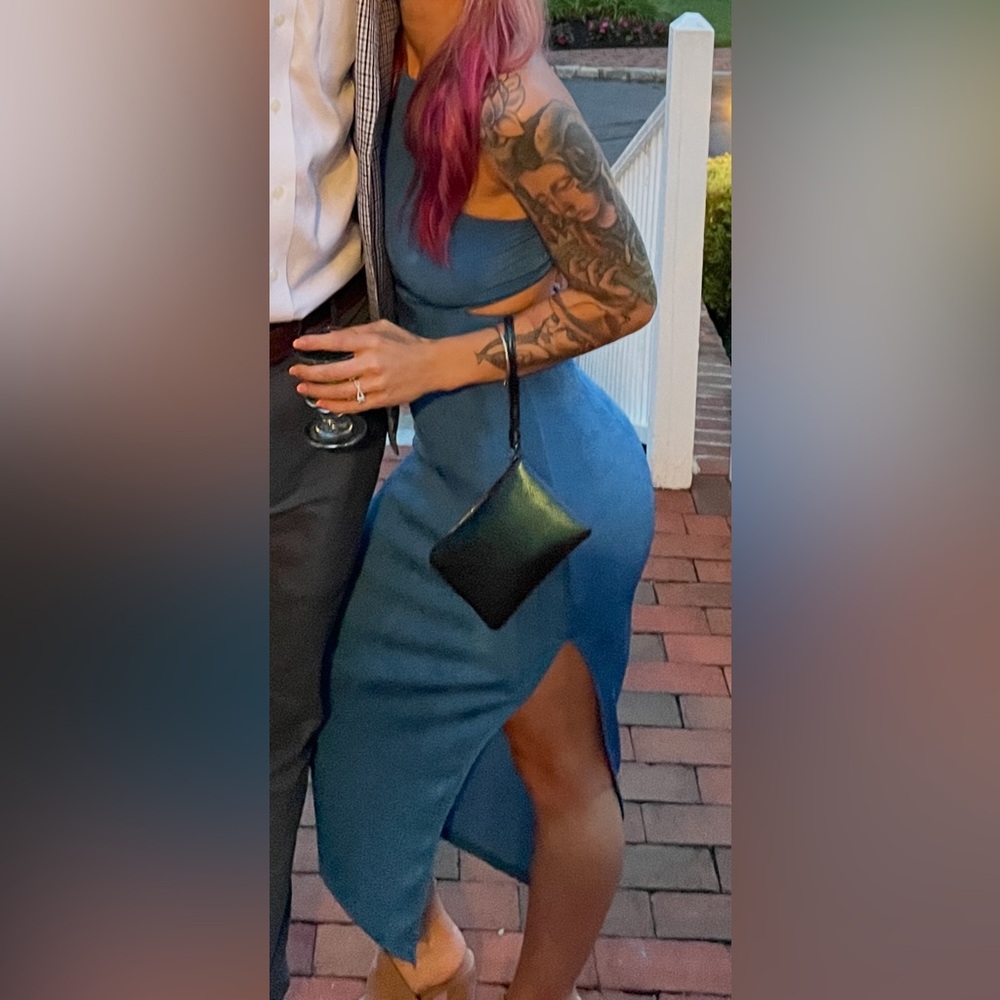 Backless blue selfie Leslie dress